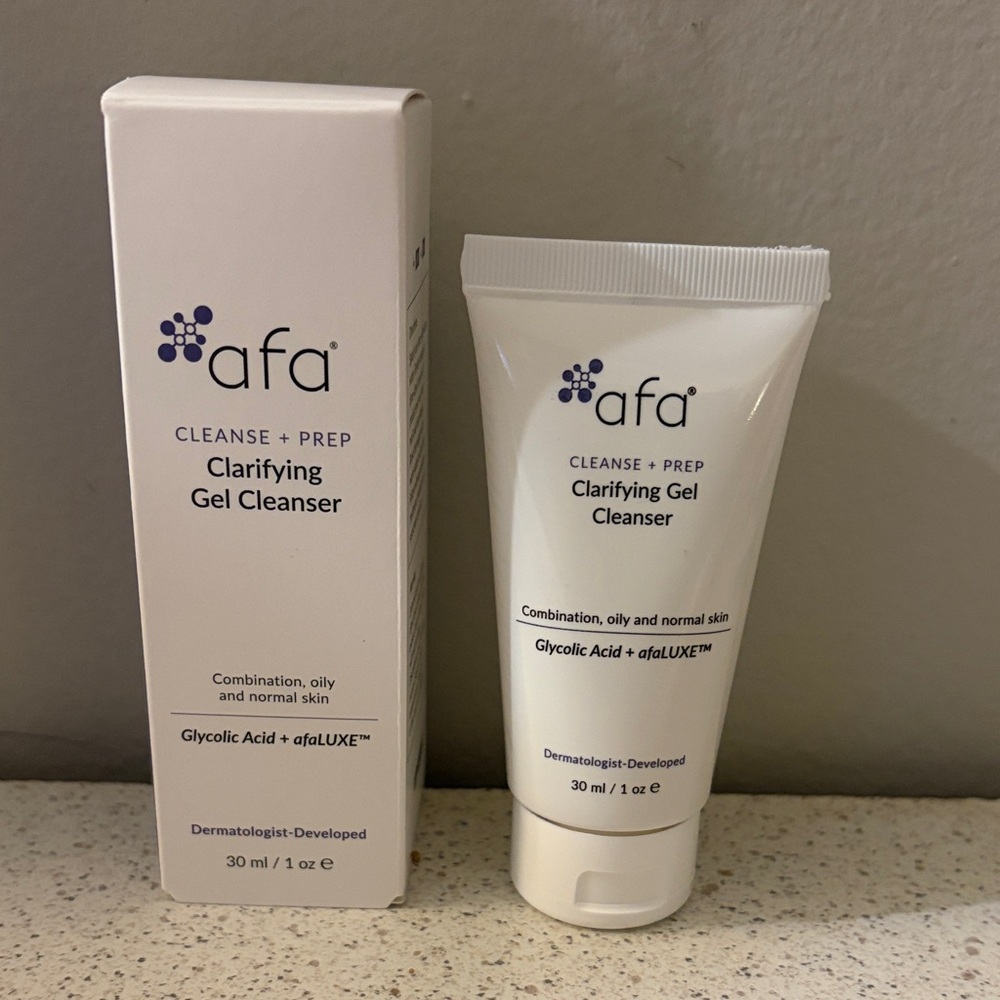 FA Clarifying Gel Cleanser - White